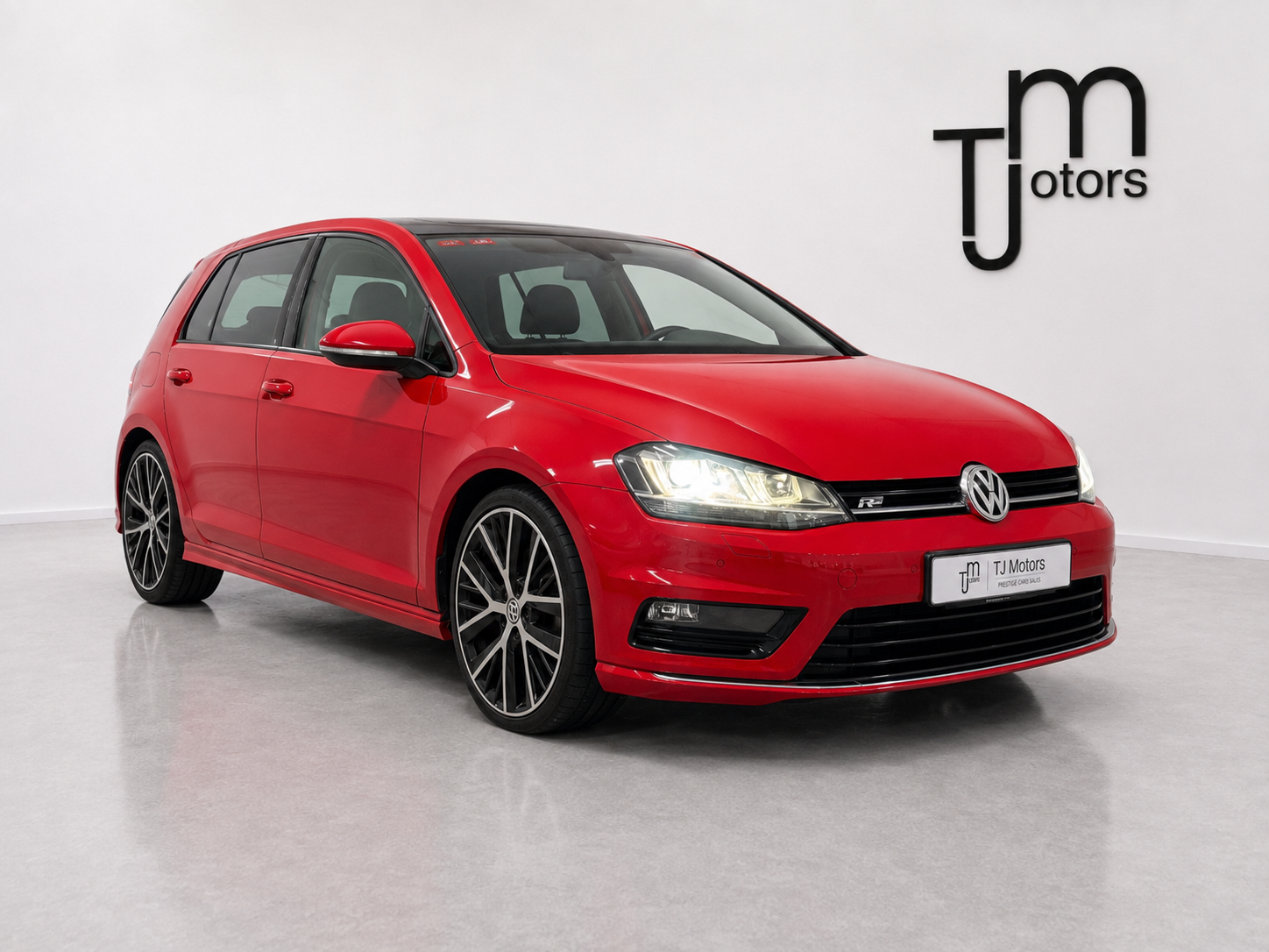 2016 Volkswagen Golf R Line, image 1